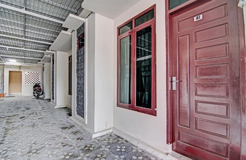 Dumai Hotel | OYO 92176 Sandira Syariah