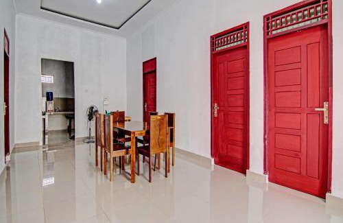 Kampar Hotel | OYO 92199 Wisma Cendana Syariah Near PASAR FLAMBOYAN