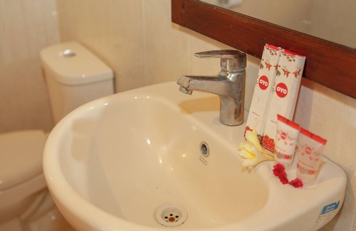 Wonogiri Hotel | OYO 92289 Hotel Aji Kusuma