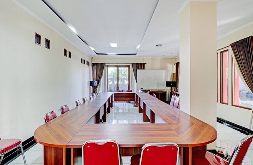 Wonogiri Hotel | OYO 92289 Hotel Aji Kusuma