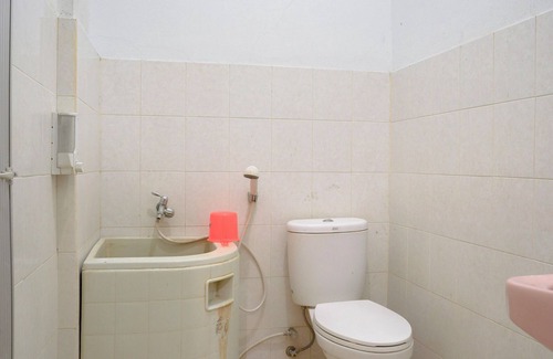 Singkawang Hotel | OYO 92609 Guest House Malay Singkawang