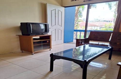 Cisarua Hotel | OYO 93280 Villa Efita