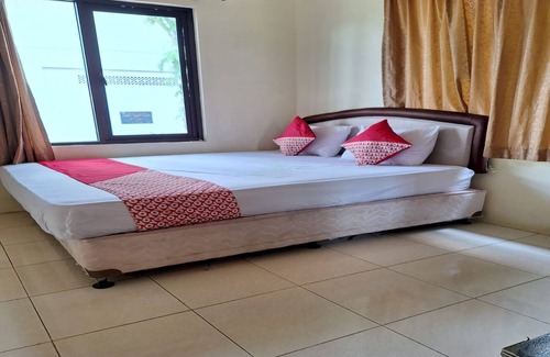 Cisarua Hotel | OYO 93280 Villa Efita