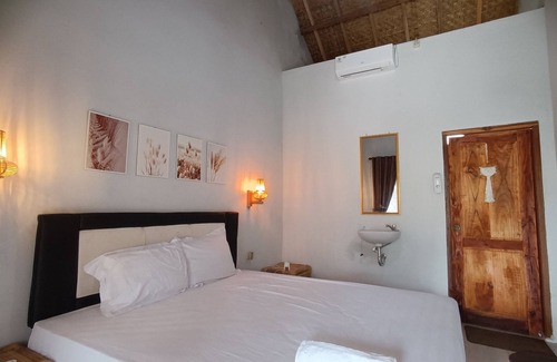 Gerupuk Hotel | OYO 93626 Hi Homestay & Group