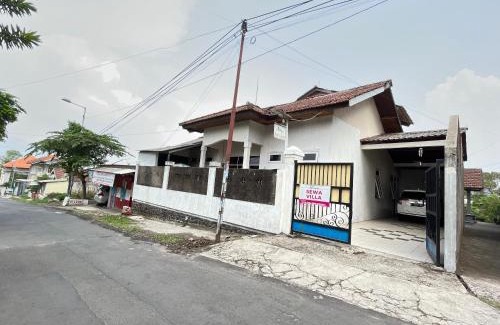 Tretes Hotel | OYO 93629 Villa Cemara Syariah
