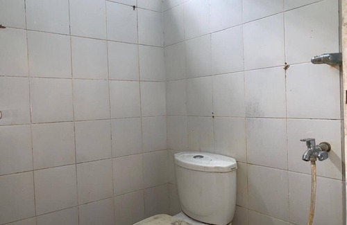 Palopo Hotel | OYO 93756 Qq Kost Near Pantai Kebesaran Beach