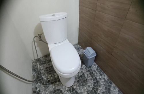 Kecamatan Narmada Hotel | OYO 93766 Bunga Homestay Near Taman Lembah