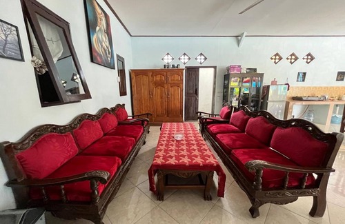 Gresik Hotel | OYO 93785 Aero Kost Bu Lisa Syariah Near Pasar Tradisional Lawang