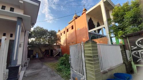 Dinoyo Hotel | OYO 93785 Aero Kost Bu Lisa Syariah Near Pasar Tradisional Lawang