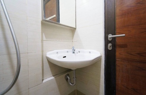 Cibaduyut Hotel | OYO 93940 Apartemen Mekarwangi Square By Lina