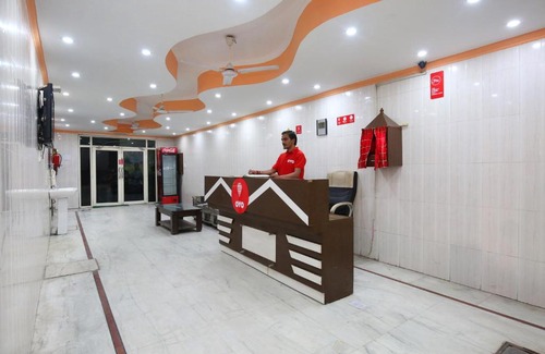 Sector 45 Hotel | OYO 9661 Hotel Lucky Plaza