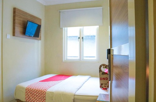 Ambon Hotel | OYO 984 Maleo Guest House