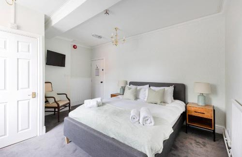 Etwall Hotel | OYO Blenheim House