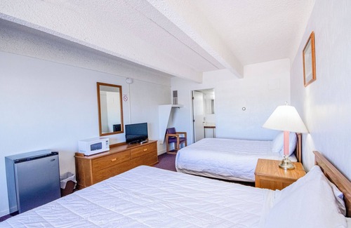 Osborne Hotel | OYO Crossroads Inn