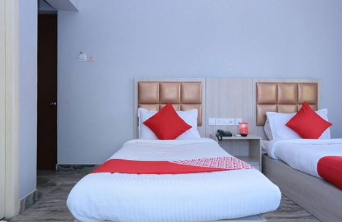 Palayam Hotel | OYO Flagship 16910 Hotel Prince Palace