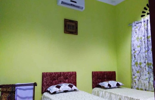 Kampong Raja House | OYO Homes 90590 Mazhomestay