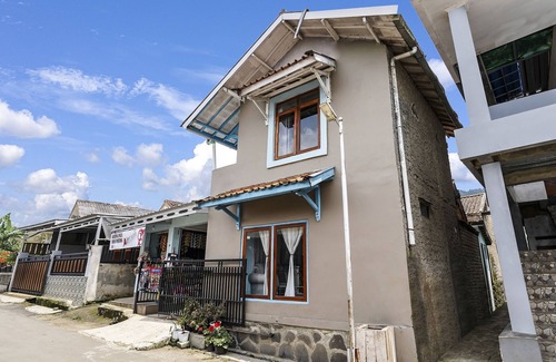 Lembang House | OYO Homes 91006 Eco Tourism Desa Cibodas Areng 5 Syariah