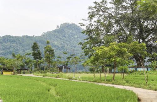 Bandungan Hotel | OYO Homes 91151 Desa Wisata Kreatif Perdamaian Srumbung Gunung