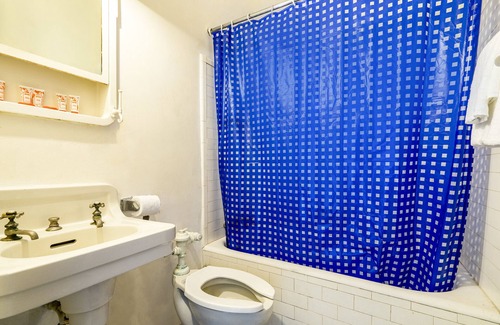 Derrick City Hotel | OYO Hotel Bradford Main St PA