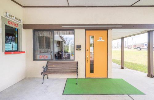 Daleville Hotel | OYO Hotel Daleville AL Hwy 84