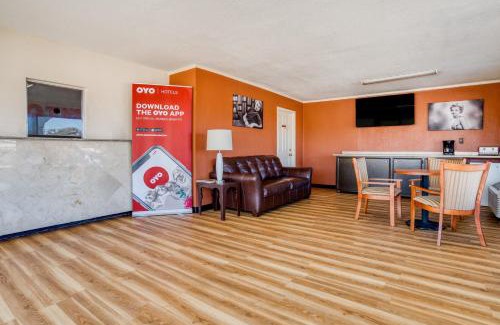 East Riverside Hotel | OYO Hotel Waco University Area I-35