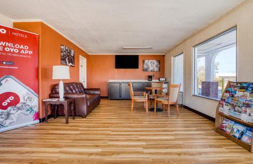 East Riverside Hotel | OYO Hotel Waco University Area I-35