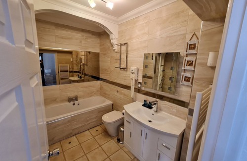 Ashburton Hotel | OYO Lavender House Hotel