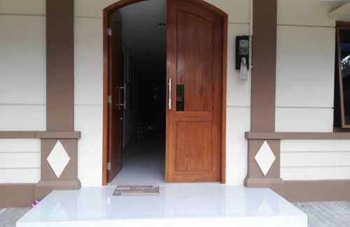 Pondok Ranji Hotel | OYO Life 2594 Kost Azarina Syariah
