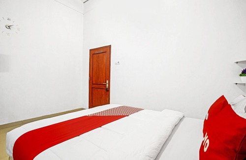 Krui Hotel | OYO Life 90587 Domen Homestay Syariah
