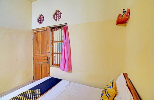 Buleleng Hotel | OYO Life 92954 Shanti Kost