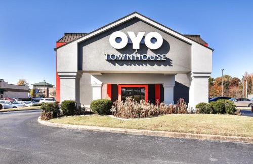 Jacksonville Hotel | OYO Townhouse Inn Jacksonville near Little Rock Air Force Base