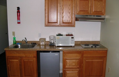 West Hills Hotel | Oyster Bay Inn & Suites