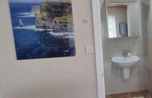 Clarinbridge Apartment | Oyster Hideaway - 1 Bedroom Apartment - Sleeps 2