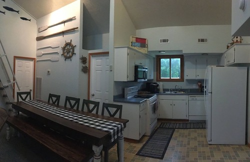 Theodosia House | Ozark Livin' - Sleeps 18, on 10 acres - 1 mi from Bull Shoals lake