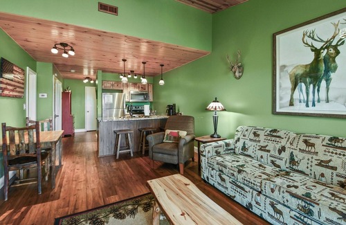 Notch Estates Condo | Ozark Mountain Lake Home