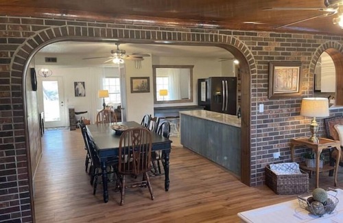 Ellington House | Ozark Valley Retreat & Glamp