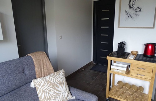 Tourbes House | Pézénas, very nice garden apartment, 4 people max, swimming pool, shops