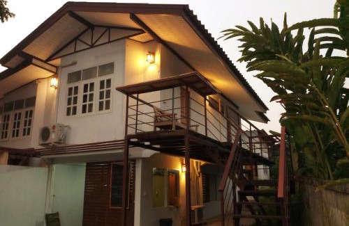 Chong Kham House | P.L.P Guesthouse - Mae Hong Son