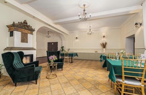 Chociwel Bed & Breakfast | Pałac nad Jeziorem