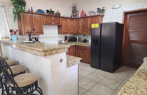 Mechi House | Spacious Beach House on the ocean front with huge pool and patio.