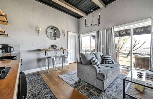 Pine Grove House | Paceful & Stylish Rural Retreat