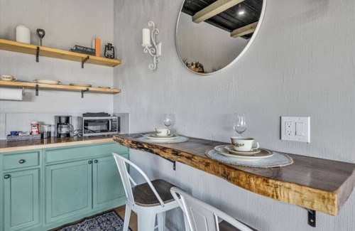 Pine Grove House | Paceful & Stylish Rural Retreat