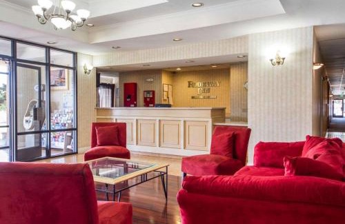 Watsonville Hotel | Pacific Coast Inn