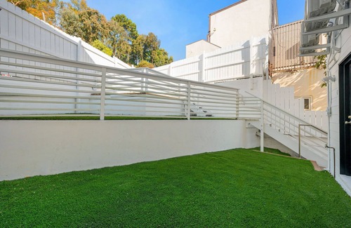 Santa Monica Canyon Apartment | Pacific Coast - Oceanfront Living Studio B