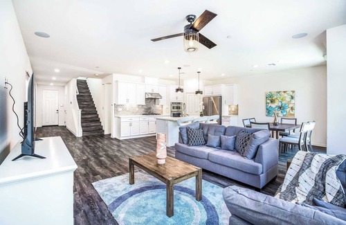 Upland House | Pacific Electric Trail Access! Pet Haven｜Fenced Yard｜Flex Stays｜WFH Ready #41279