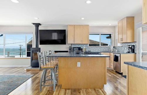 Eastside Santa Cruz House | Pacific Paradise steps from the Beach!