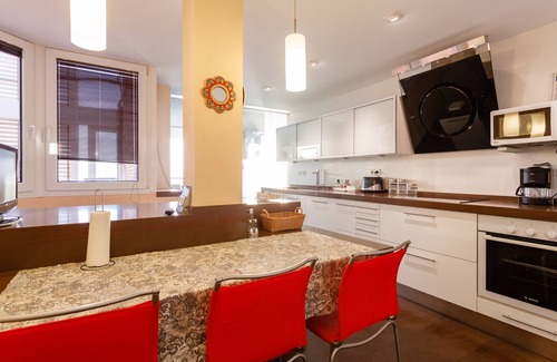 Old Town Apartment | PACIFICO Family Home by Cadiz4Rentals