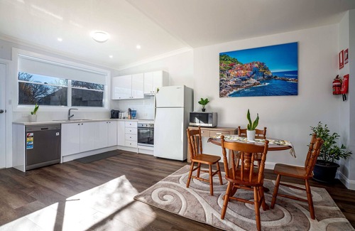 Orange Apartment | Paddington Villa 2 - Wi-fi, Netflix