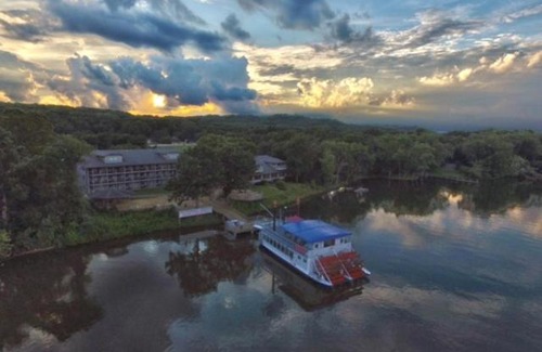 Oregon Hotel | Paddle Wheel Inn