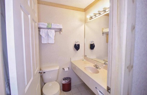 Oregon Hotel | Paddle Wheel Inn